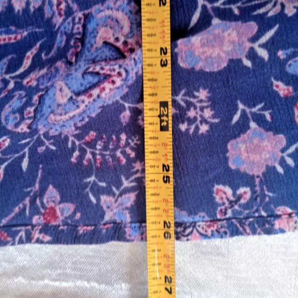 Nine West Womens Blue Floral Blouse Button Down Long Sleeve V-Neck Size small - Picture 6 of 6